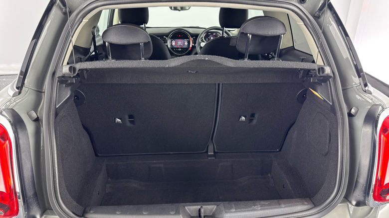 MINI Hatchback 1.5 Cooper Classic 3dr Petrol Hatchback